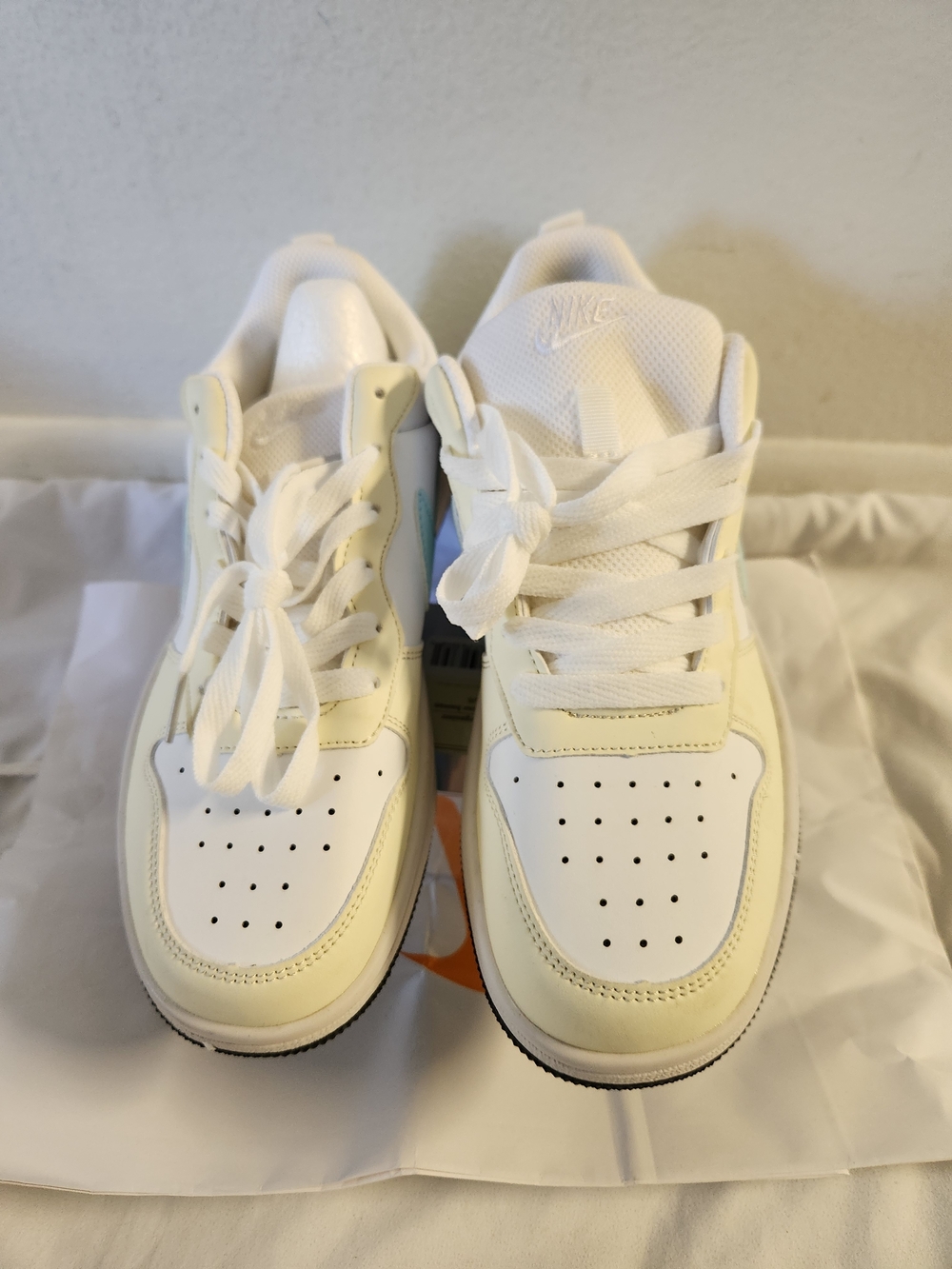 Nike Kids' Low-Top Sneakers in White and Cream